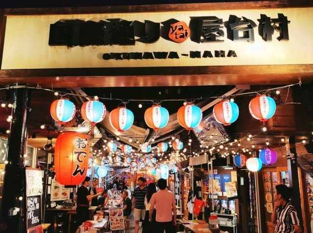 在沖繩市中心的掌紋中漫步，感受各個巷道的生機和脈動