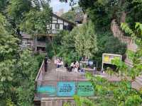 Encountering Xiahaoli: The Charm of Slope and Steps at Entrance No. 3