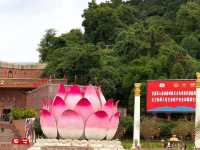 🗿 Leshan Giant Buddha Entrance: Where Stone Giants Meet Vibrant Street Life! 🎪