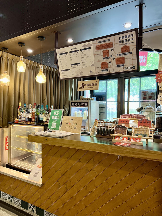 台北駅・北門駅 赤煉瓦の美しい三井記憶倉庫内のカフェ 川流之島