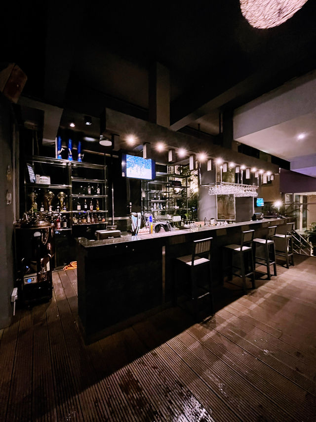 Kuching Waterfront Hotel: A Great Stay with Sweet Delights at Via Mare Café Kuching Waterfront Hotel: A Great Stay with Sweet Delights at Via Mare Café