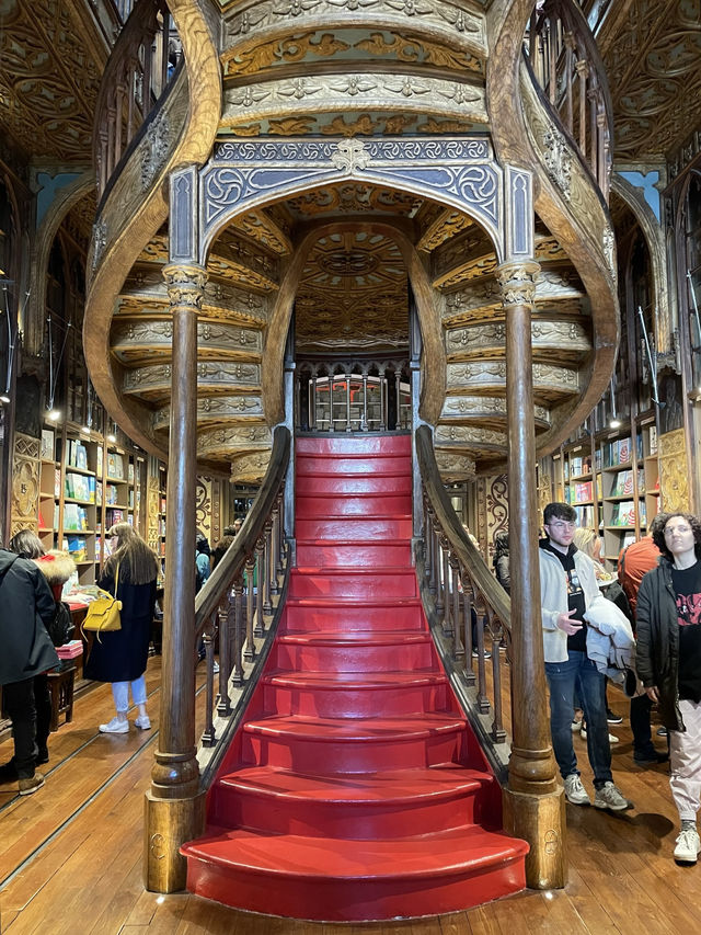 【🇵🇹ポルトガル】世界一美しい本屋"レロ書店"