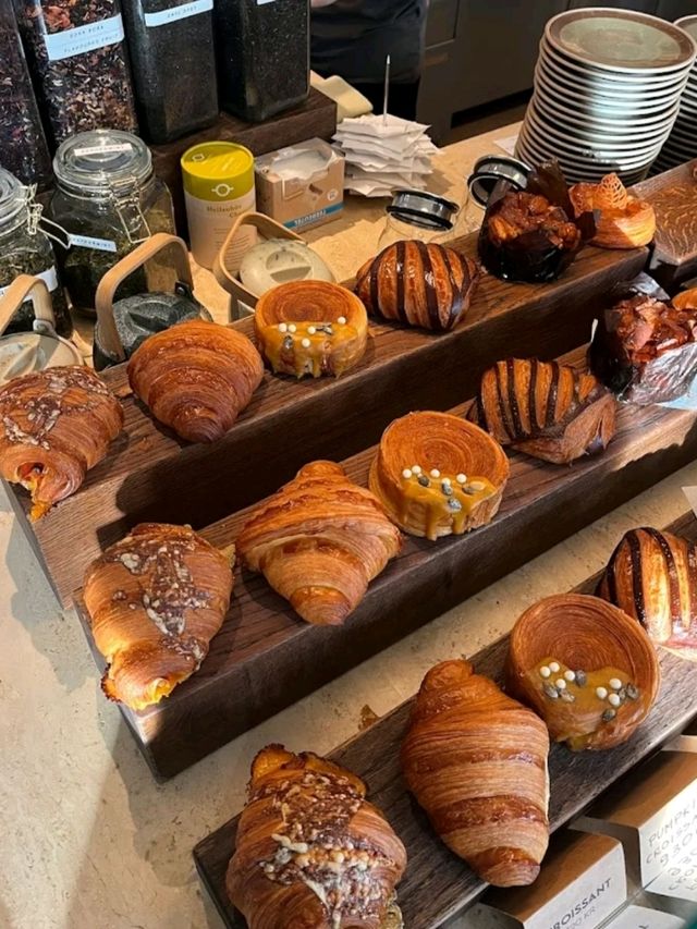 CAFÉ WITH GREAT COFFEE & PASTRIES. CAFÉ WITH GREAT COFFEE & PASTRIES.