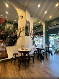 หลงโถว คาเฟ่ (Lhong Tou Cafe)