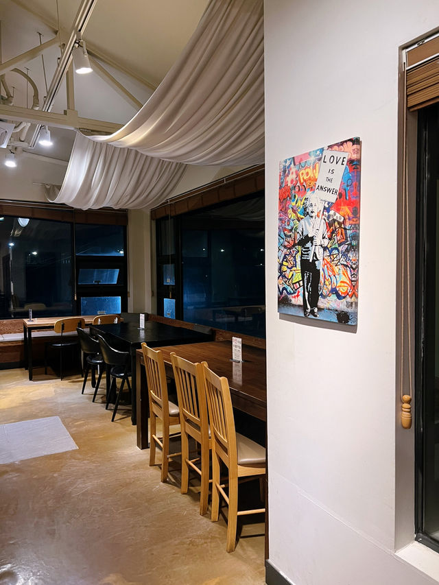 늦가을 저녁 조용한 카페에서🔮