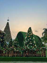 Urban Tides of Light: A Kowloon Christmas Unfolding