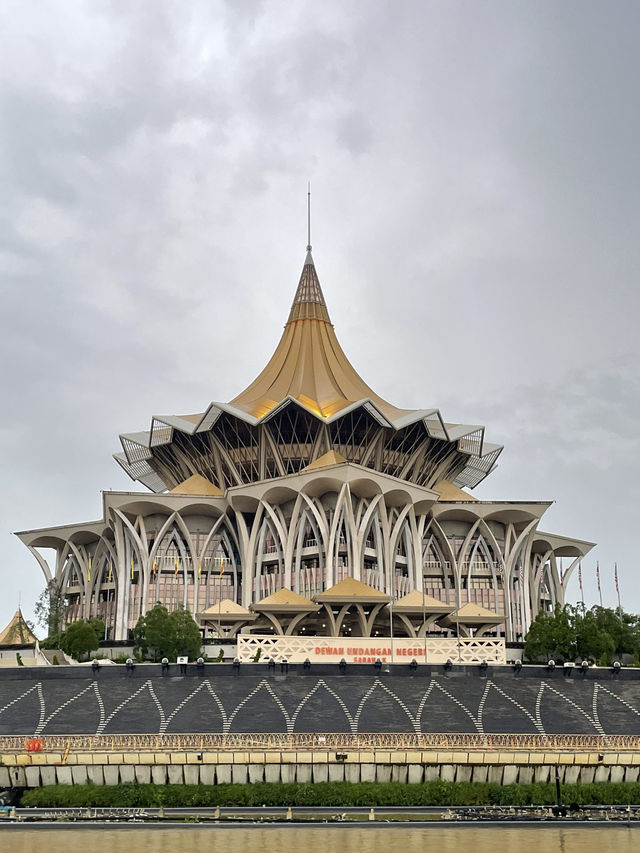 Escape to Kuching: A Day of River Magic & Colorful Culture! 🛶✨ Escape to Kuching: A Day of River Magic & Colorful Culture! 🛶✨