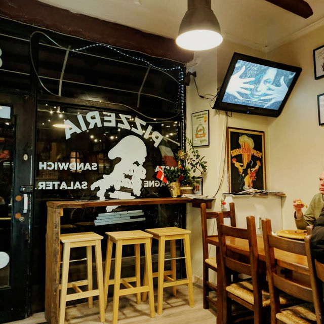 🍕 Café Little Italy: The All-in-One Local Italian Spot