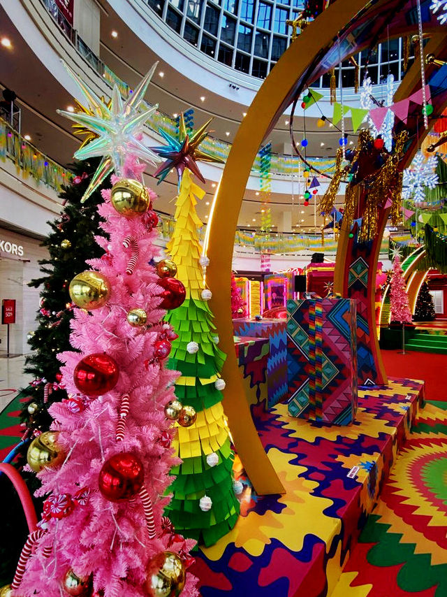 Queensbay Mall’s Happy Piñata Holiday Queensbay Mall’s Happy Piñata Holiday
