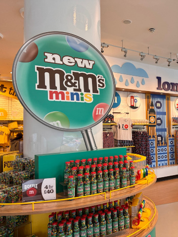 🍫✨ M&M'sストア ロンドン店のレビュー：チョコレート好きには必見