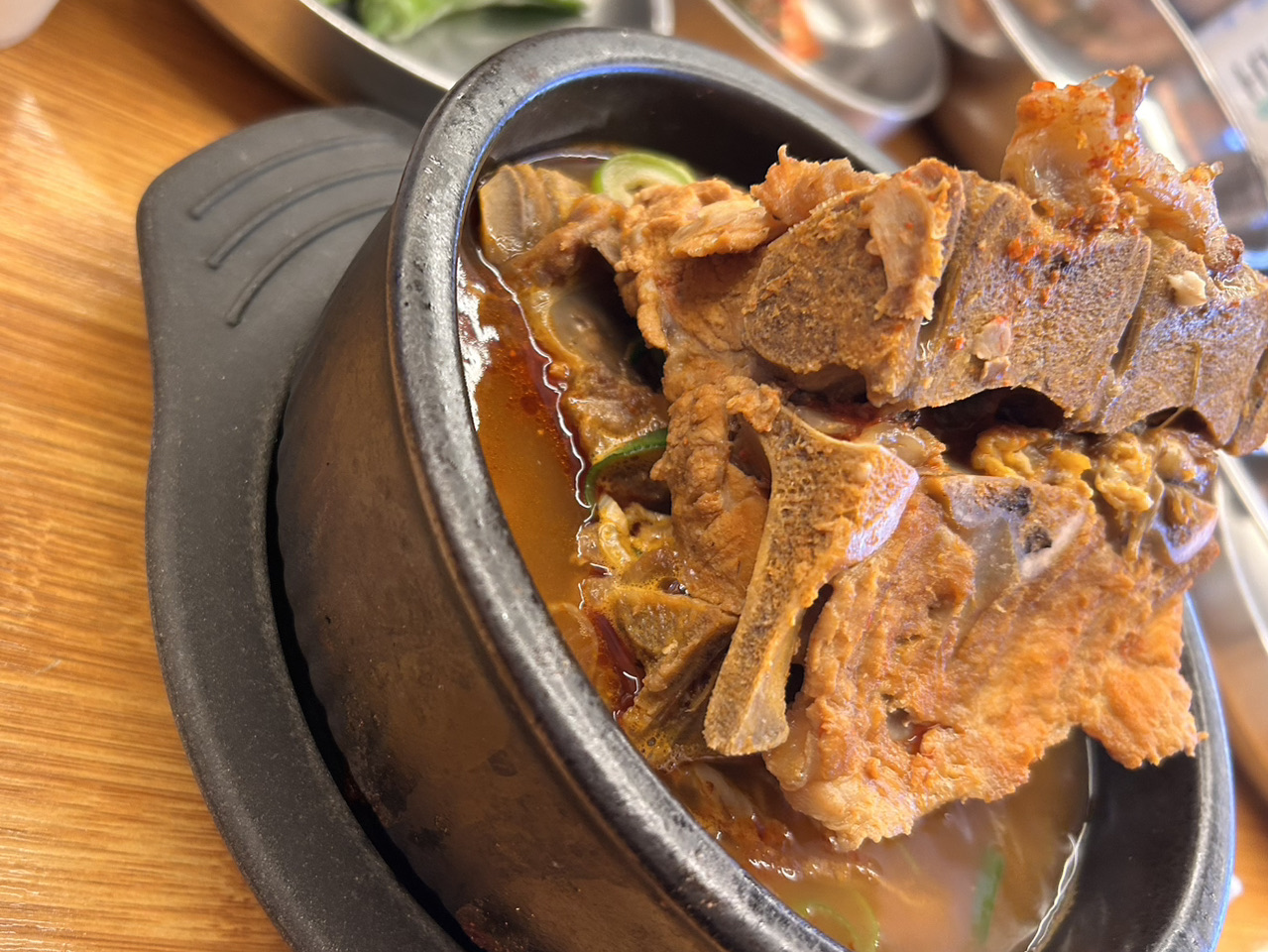 천옥집（仁徳院駅）で食べた骨ヘジャング | Trip.com 安養市