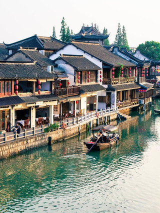 🏮🌊 Zhujiajiao Is One of Shanghai’s Most Underrated Day Trips