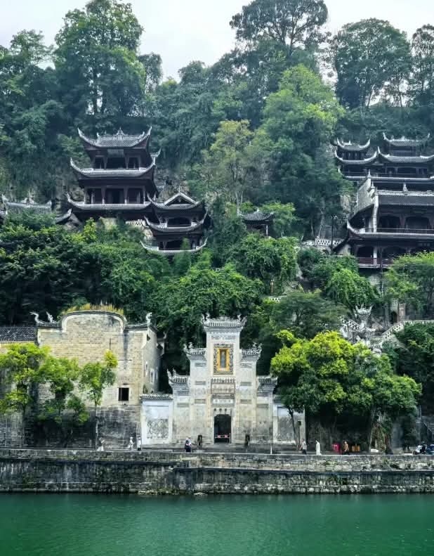 Step Back in Time at Zhenyuan Ancient Town: China's Insta-Ready Riverside Gem 💎