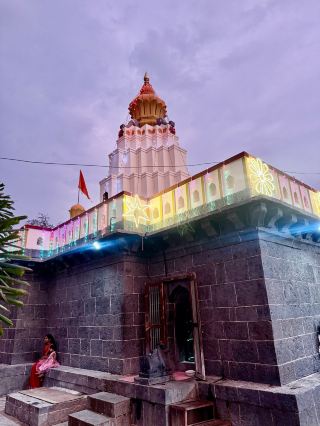 📸 Experience the sacredness at Mahaganapati Temple in Ranjangaon. 🐘✨