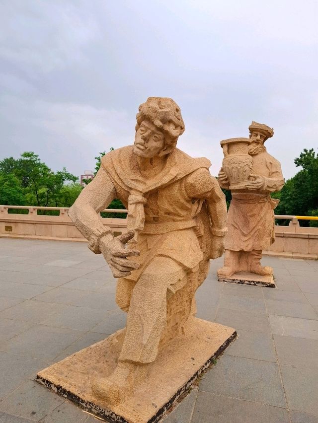 Unique Side of Yuandadu Park