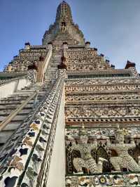  Wat Arun: The Majestic Temple of Dawn 🌅