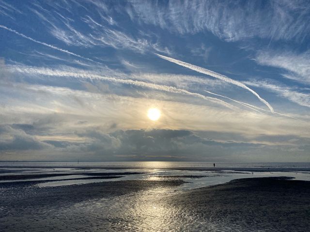 🌊 Crosby Beach Tranquil Retreat 🌅