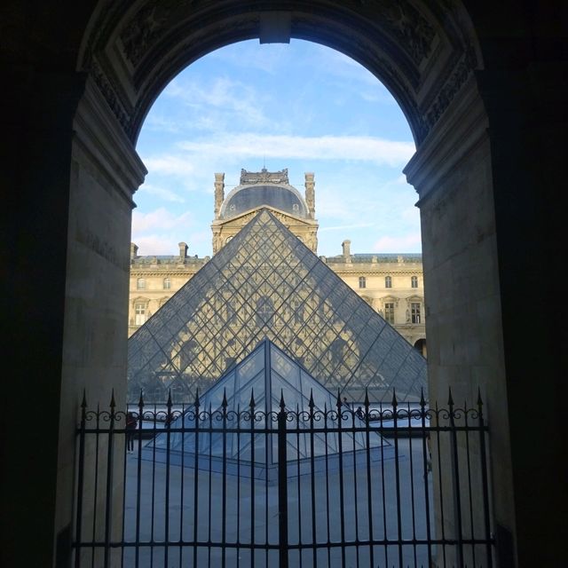 Louvre: World's Largest Art Museum 