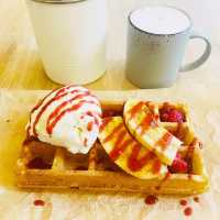 【ジョージア🇬🇪/美味しいワッフルが食べられるカワイイお店🧇☕️】
