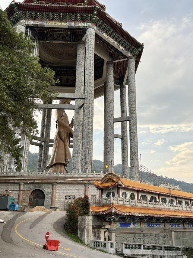 Discover Malaysia: From Sky-high Towers to Street Food Wonders