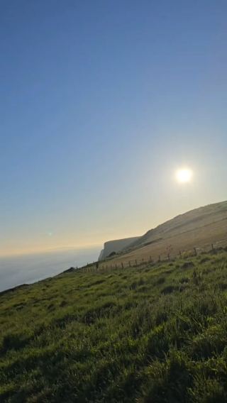 Have you been to Durdle door?🤤🤗 its so lovely, has hyking vibes and the serene is lovely. 