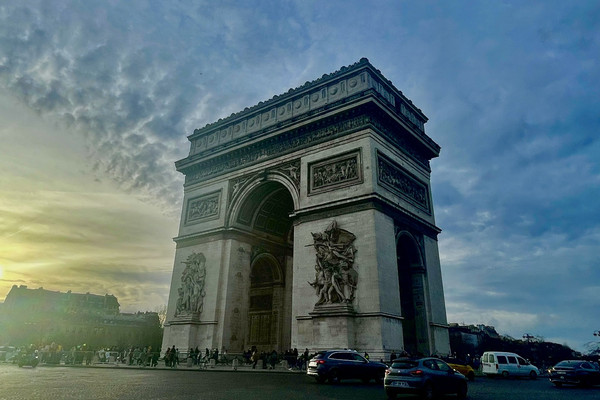 荻原美里さん View from the Ark de Triomphe 1mi2n424x91bo4ug92AB2_R_600_40