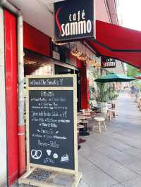항상 손님들로 북적이는 인기 카페 Café Sammo