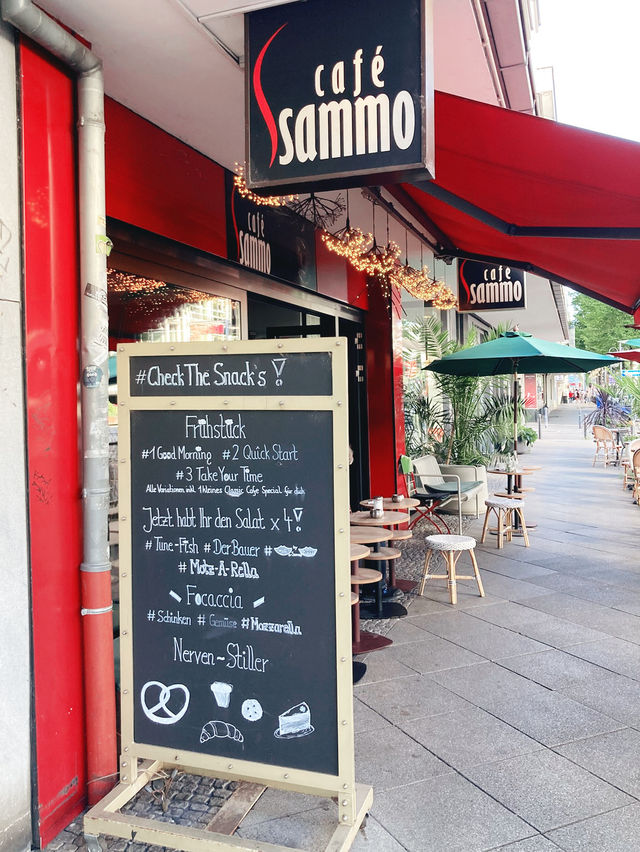 항상 손님들로 북적이는 인기 카페 Café Sammo