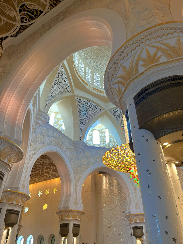  Великая мечеть шейха Зайда в Абу-Даби: Жемчужина Востока! ✨