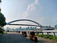 상하이 엑스포 공원: 황푸강과 노을이 어우러진 도심 속 힐링 🌇🌿🏙️