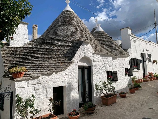 The trulli house place in Italy you cannot miss 🛖🍇