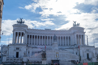 Strolling through Rome, from Vittoriano to the Colosseum.