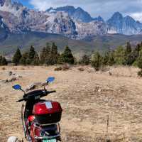 Scootering in Lijiang 