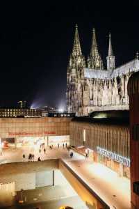 In this lifetime, I must come to Cologne. The Cologne Cathedral has shocked me since the first time I saw it.