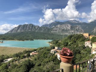 March travel to the outskirts of Rome - Castello di Vicarello.