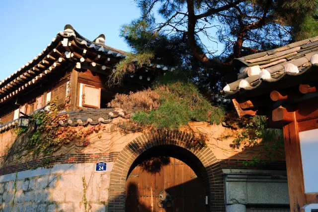 Seoul - Bukchon Hanok Village, as if traveling through time in a second