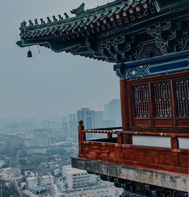 “絕頂樓荒舊有名，高皇曾此駐樓旌”閱江樓盡顯皇家氣派