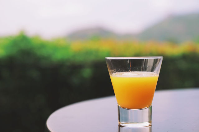 嵌在石頭裡面的酒店
