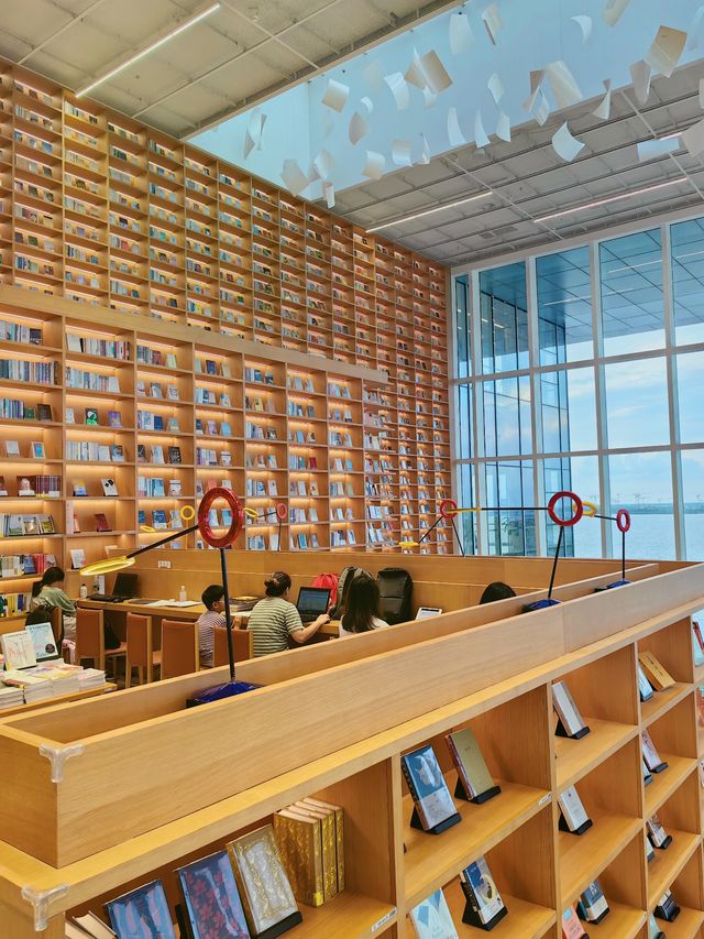朵云書院滴水湖店不但風景沒書也超贊