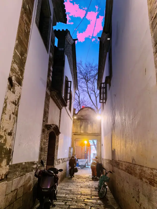 The Lantern-lit Old Streets of Kunming (Part II, Free Attractions) || You sure know how to have fun!