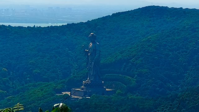 踏青出遊，享受山巔的風景