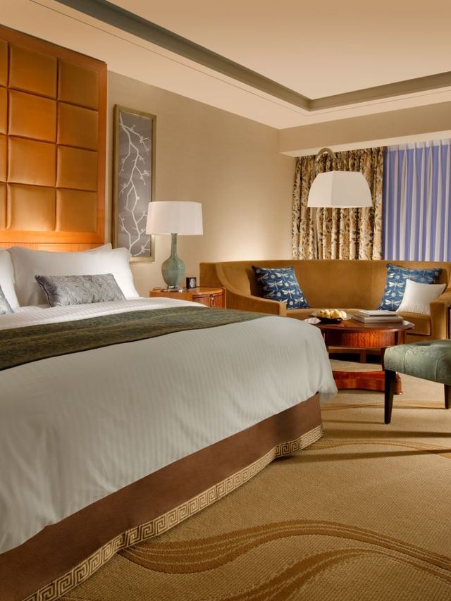 🌟 Macau's Marvel: Conrad Hotel's Chic Comforts & Views 🌟