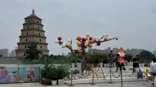 Xi'an | The Big Wild Goose Pagoda and its surroundings, probably only the Big Wild Goose Pagoda is authentic