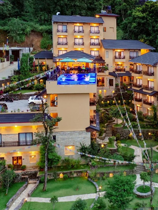 🌄🛌 Pokhara's Hidden Gem: Bar Peepal Resort 🏞️