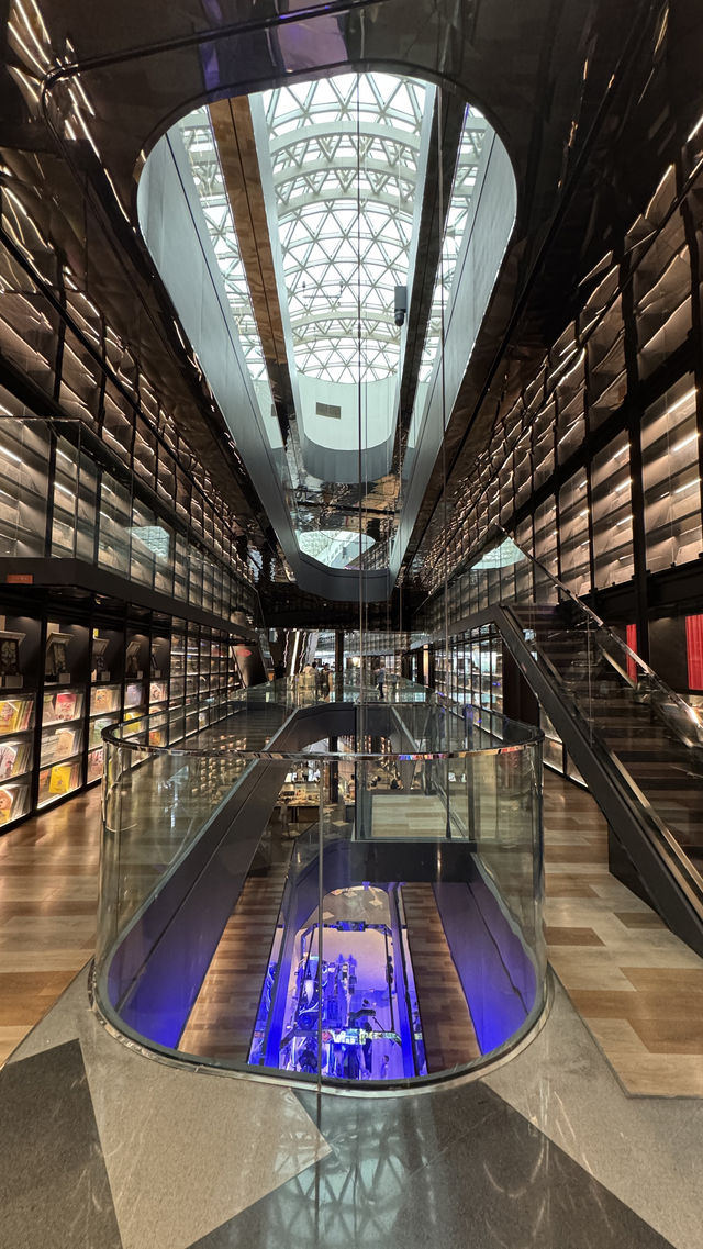 西安｜百米書牆，來打卡網紅書店藍海風漫巷-下