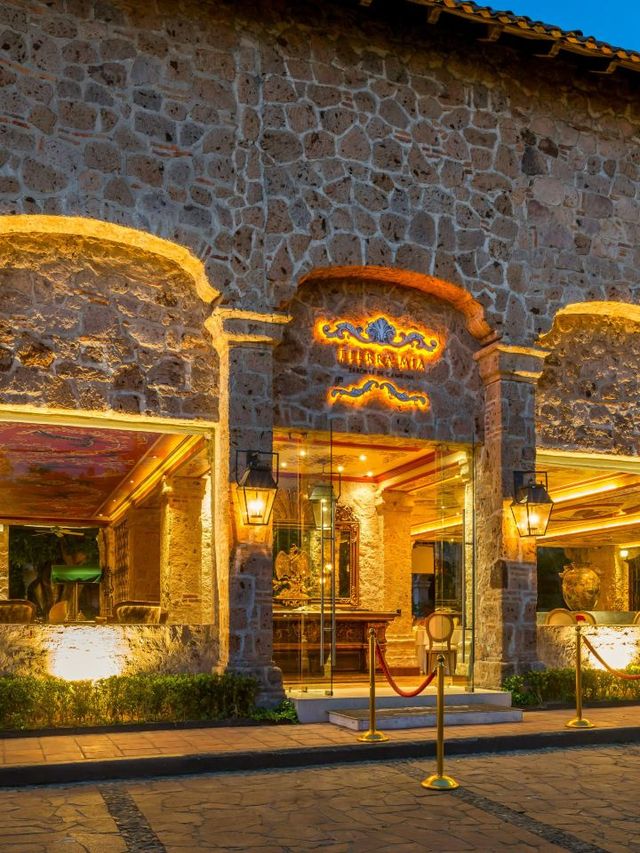 🌟 Guadalajara's Luxe Retreat: Quinta Real! 🏨✨