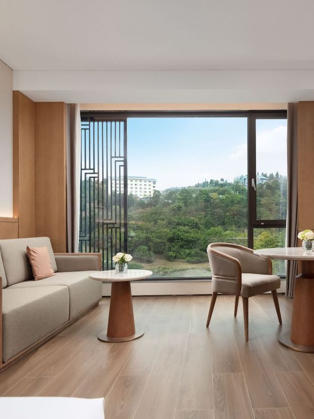 🌟 Guizhou Getaway: Huangguoshu's Hidden Gem Hotel 🏞️