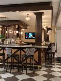 🌟 Davenport Delights: Chic Stays at Hotel Blackhawk 🌟