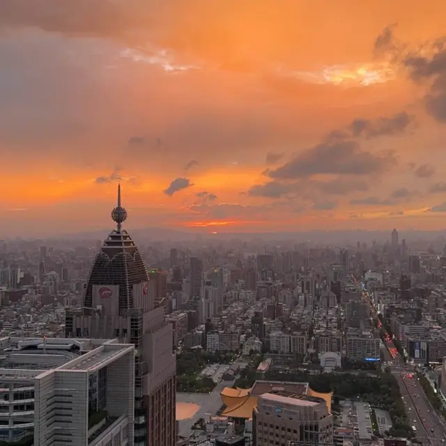 Chasing sunsets in Taipei 