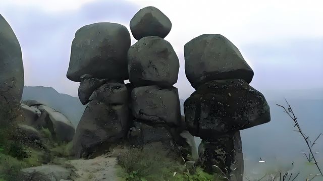 扶蒼山，這裡有個天然巨石陣。